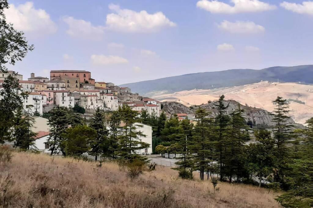 Le Origini Casa In Borgo Tipico Lucano Trivigno Exterior photo